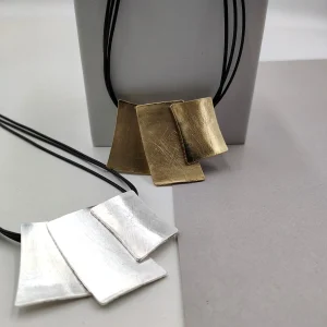 Ατσάλινο Κολιέ Τριπλό Ματ με δερμάτινο κορδόνι