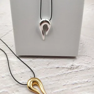 Ατσάλινο Κολιέ Ορμητικό Σχήμα και δερμάτινο κορδόνι