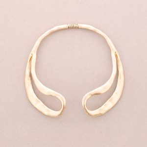 Ατσάλινο Κολιέ Με Καμπύλες Γραμμές